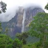 Le salto Angel apparaît majestueux : la plus haute chute du monde.